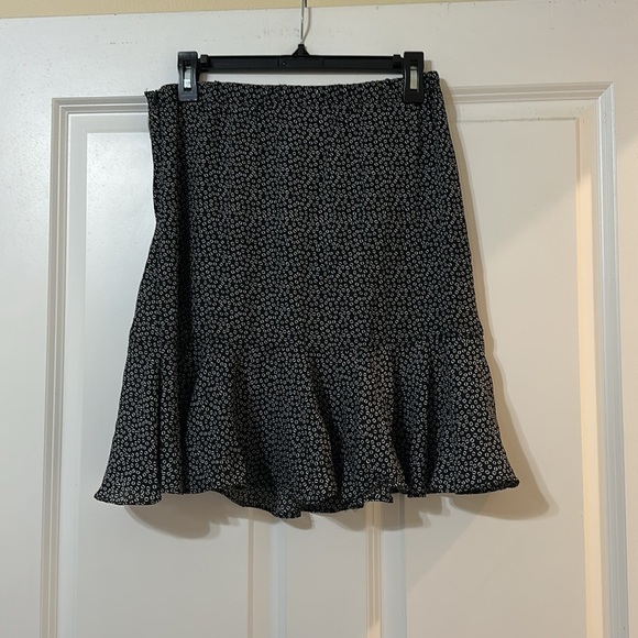 Max Studio Ruffle Mini Skirts, Side‎ Zip, Women’s Medium - Picture 3 of 13